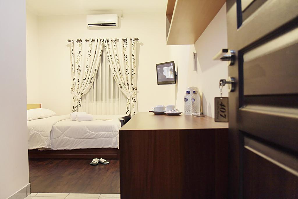 Hotel Lotus Bandung Zimmer foto