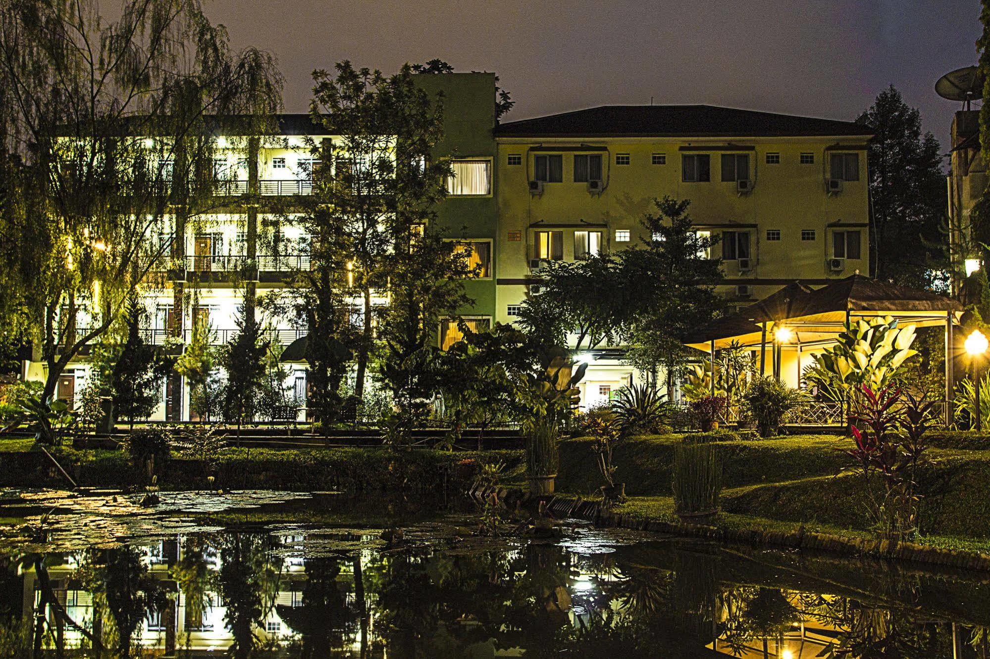 Hotel Lotus Bandung Exterior foto